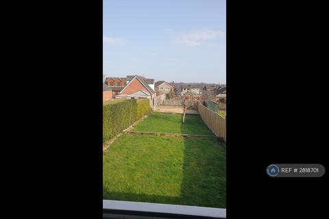 3 bedroom semi-detached house to rent, Manor Road, Chesterfield, S43