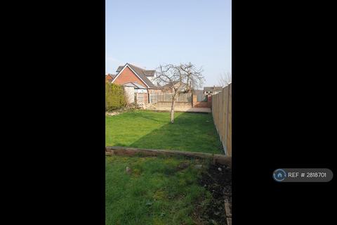 3 bedroom semi-detached house to rent, Manor Road, Chesterfield, S43