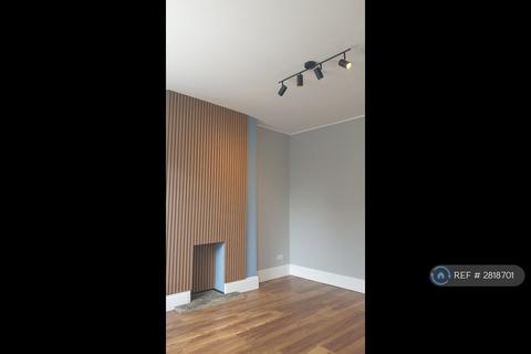 3 bedroom semi-detached house to rent, Manor Road, Chesterfield, S43