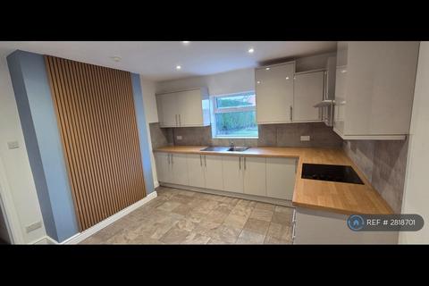 3 bedroom semi-detached house to rent, Manor Road, Chesterfield, S43