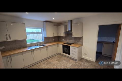 3 bedroom semi-detached house to rent, Manor Road, Chesterfield, S43
