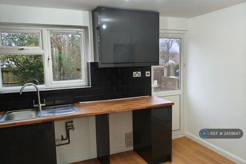 3 bedroom terraced house to rent, Devonshire Road, Laindon, SS15