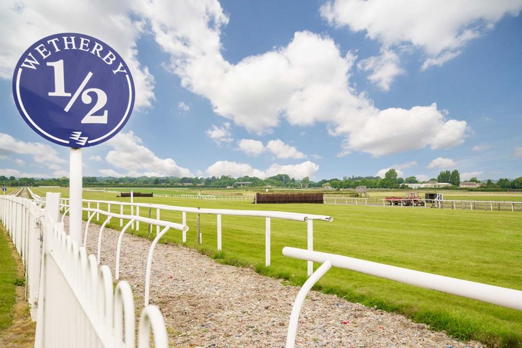 Wetherby Racecourse is located close to Swinnow...