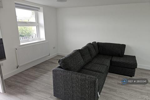2 bedroom flat to rent, High Street, Waltham Cross, EN8