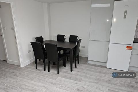 2 bedroom flat to rent, High Street, Waltham Cross, EN8