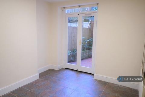 2 bedroom maisonette to rent, Vauxhall Grove, London, SW8