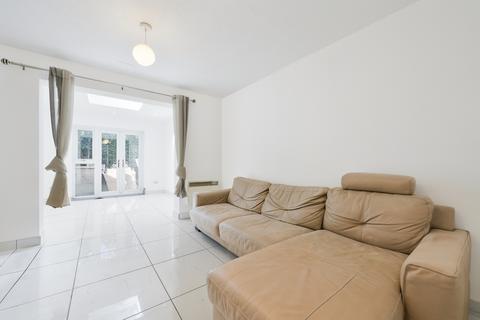 3 bedroom house to rent, Gressenhall Road, SW18