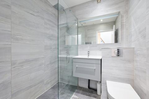 3 bedroom house to rent, Gressenhall Road, SW18