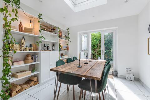 3 bedroom house to rent, Gressenhall Road, SW18
