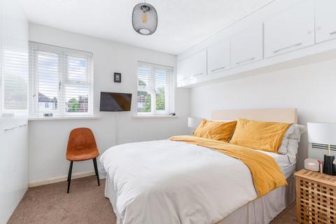 3 bedroom house to rent, Gressenhall Road, SW18