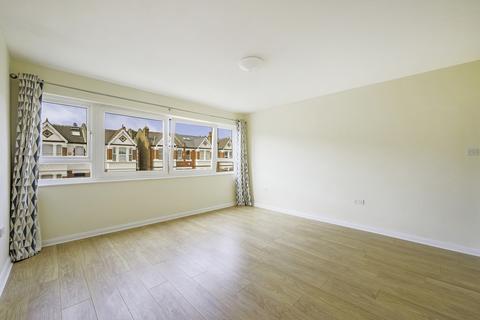 1 bedroom flat to rent, South Park Road, SW19