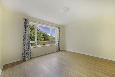 1 bedroom flat to rent, South Park Road, SW19
