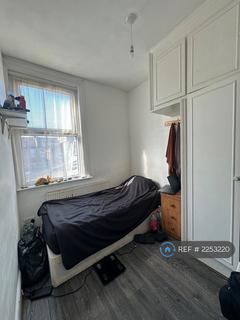 4 bedroom semi-detached house to rent, Sydney Road, London, W13