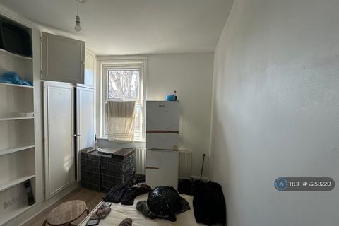 4 bedroom semi-detached house to rent, Sydney Road, London, W13