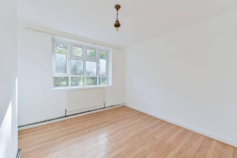 2 bedroom flat to rent, Kings Avenue, Clapham Park, London, SW4