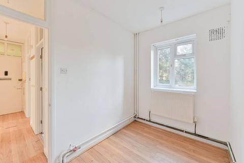 2 bedroom flat to rent, Kings Avenue, Clapham Park, London, SW4