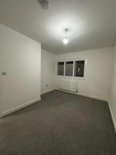 3 bedroom flat to rent, Brenley Close, Mitcham CR4