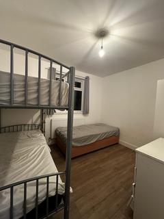 3 bedroom flat to rent, Brenley Close, Mitcham CR4