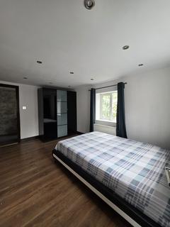 3 bedroom flat to rent, Beecholme Avenue, Mitcham CR4