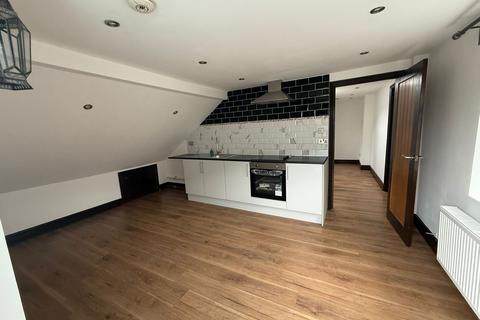 3 bedroom flat to rent, Beecholme Avenue, Mitcham CR4