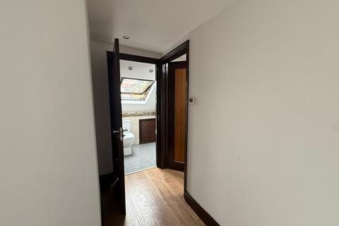 3 bedroom flat to rent, Beecholme Avenue, Mitcham CR4