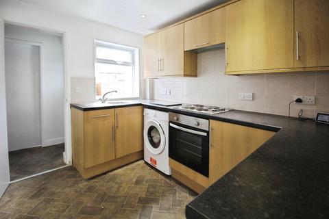 2 bedroom terraced house to rent, Canal Road, Nottinghamshire S80