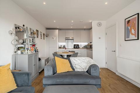 2 bedroom flat for sale, Palmer Court, Pitcher Lane, Ashford, TW15