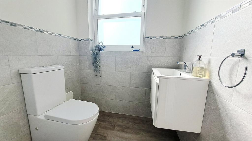 Cloakroom/Wc