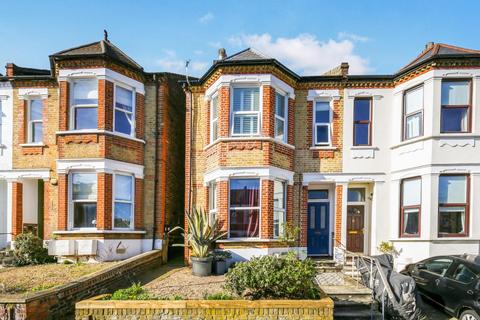 3 bedroom flat for sale, St. Julians Farm Road, London SE27