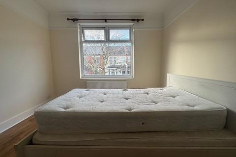 3 bedroom flat to rent, Villiers Road, Beckenham BR3