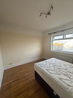 3 bedroom flat to rent, Villiers Road, Beckenham BR3