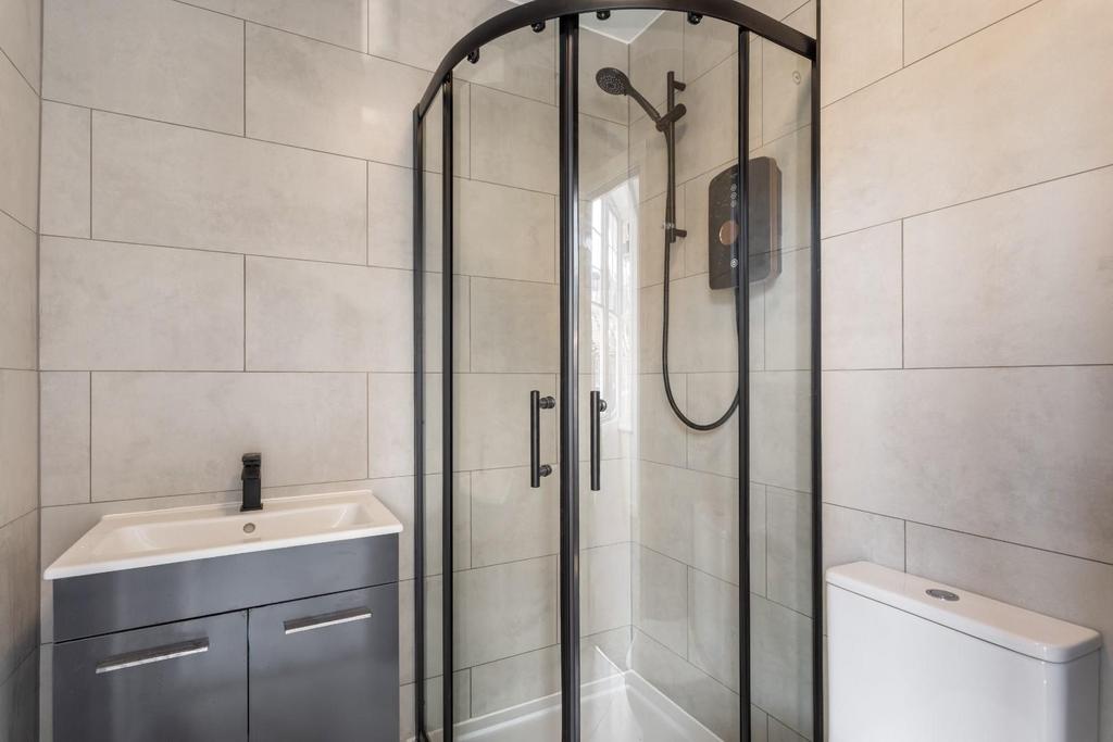 En-suite shower room.jpg