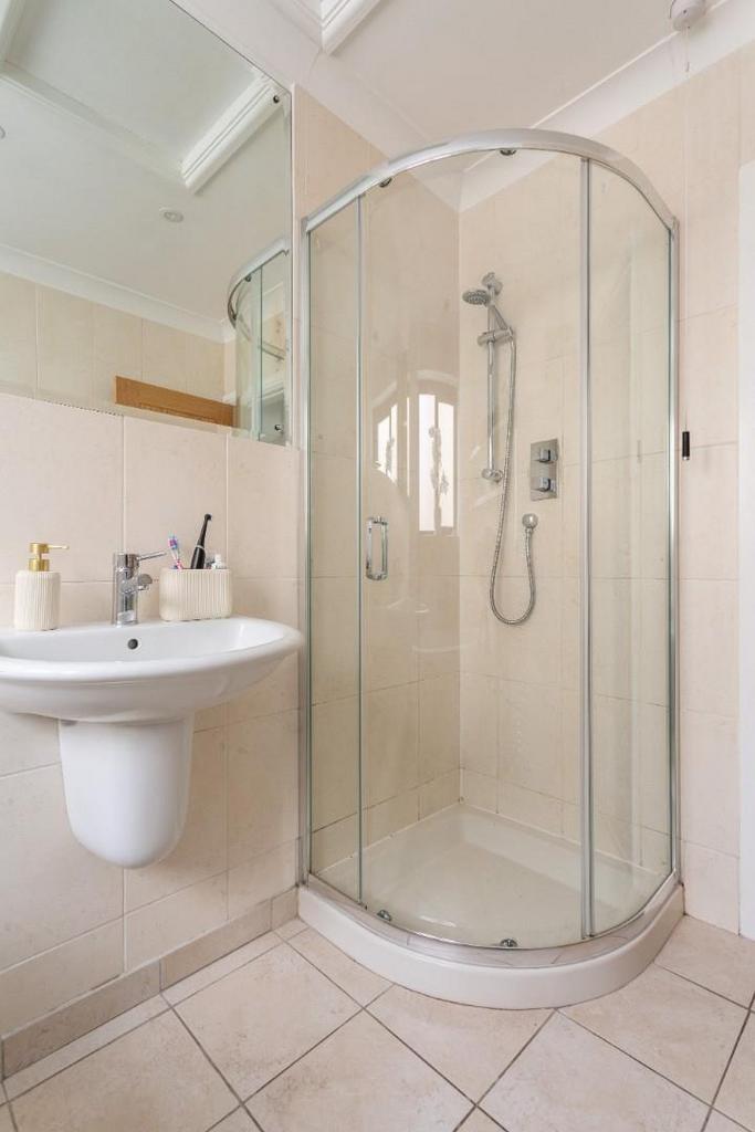 Bathroom (1).jpg