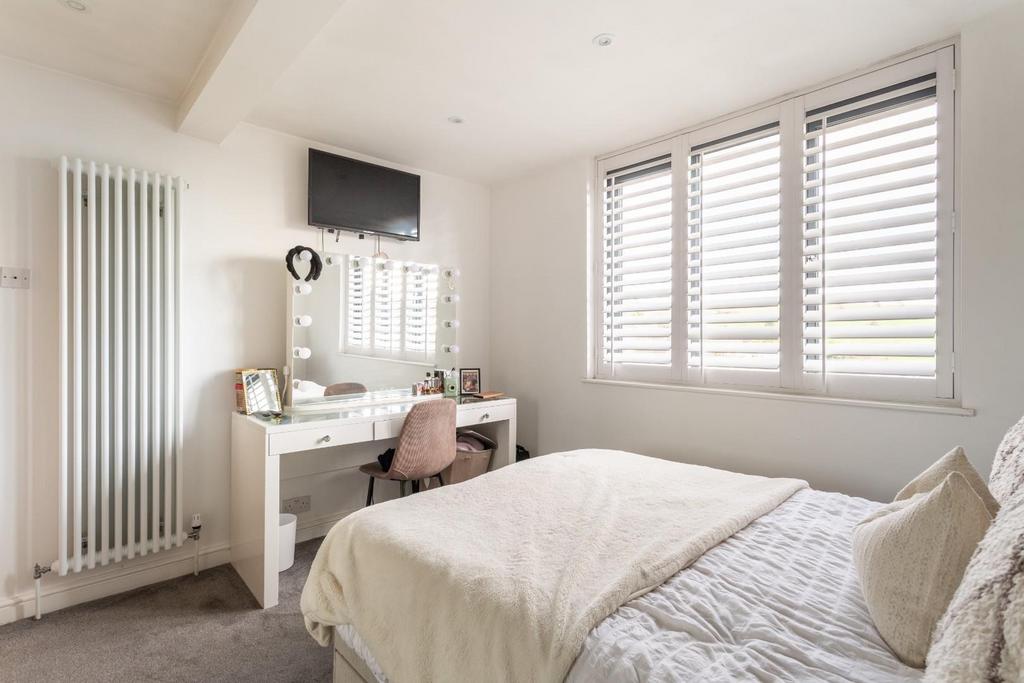 Bedroom (5).jpg
