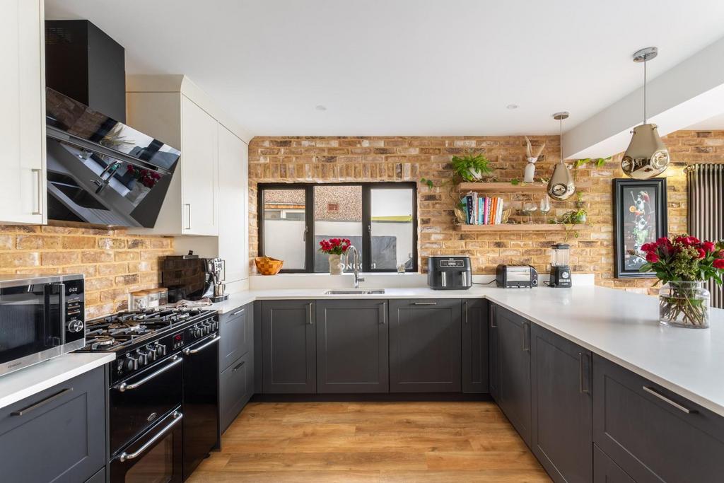 Kitchen (3).jpg