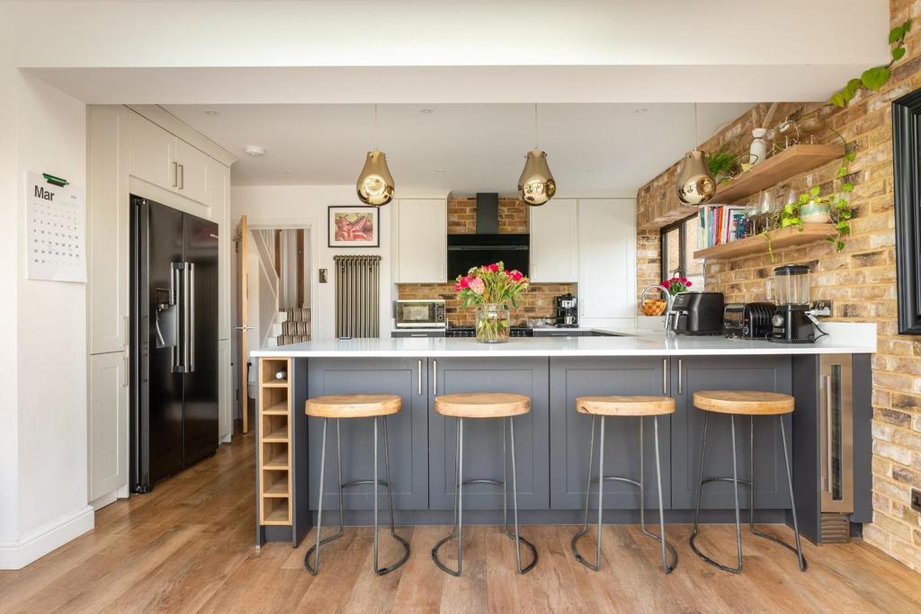 Kitchen (1).jpg