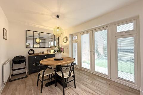3 bedroom semi-detached house for sale, Fox Avenue, Otley Road, Shrewsbury