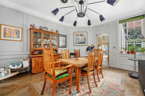 undefined, Great Ormond Street, London, WC1N