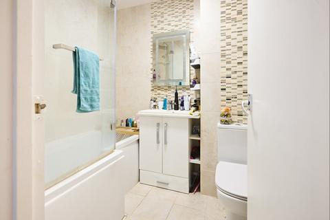 1 bedroom flat for sale, Lilliput Court, Eltham Road, London, SE12