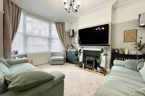 4 bedroom end of terrace house for sale, Greenfield Road, Scarborough, YO11