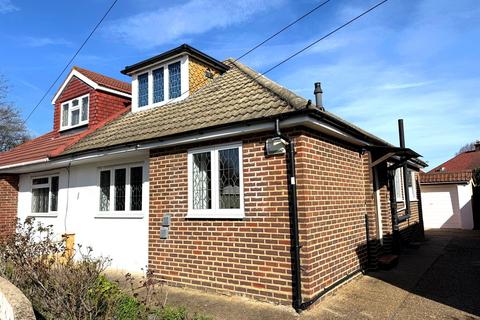 3 bedroom bungalow for sale, The Gardens, Feltham, TW14