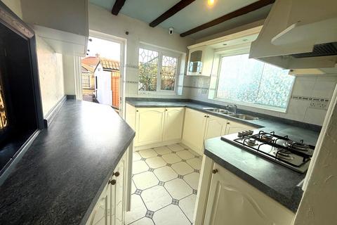 3 bedroom bungalow for sale, The Gardens, Feltham, TW14