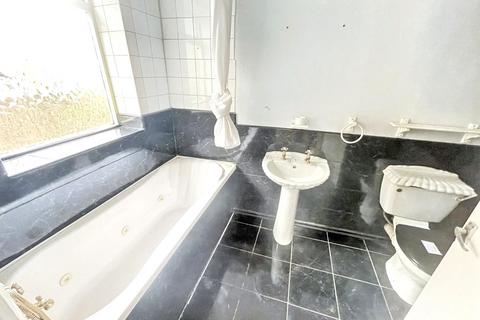 2 bedroom ground floor flat for sale, Eglesfield Road, Laygate, South Shields, Tyne and Wear, NE33 5PS