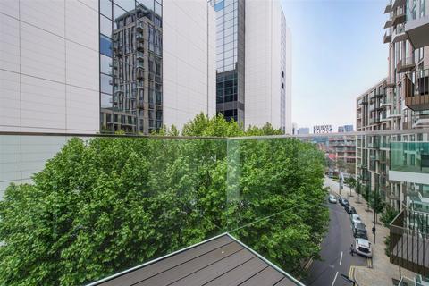2 bedroom apartment to rent, Vaughan Way, London E1W