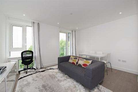 2 bedroom apartment to rent, Vaughan Way, London E1W