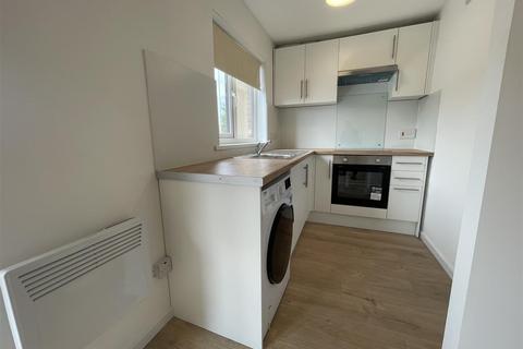Studio to rent, Fellows Court, Cranford Lane, Harlington