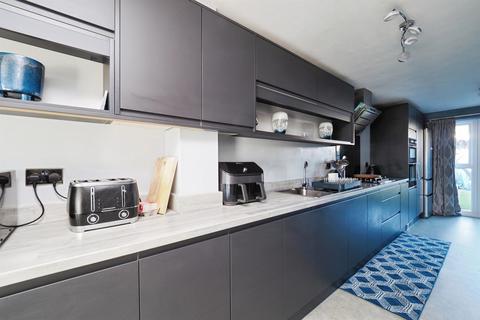 4 bedroom terraced house for sale, Breconshire Gardens, Nottingham