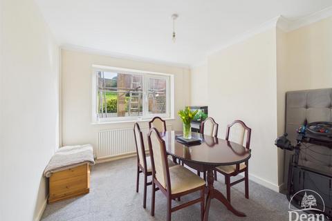 3 bedroom semi-detached house for sale, Woodside Avenue, Cinderford