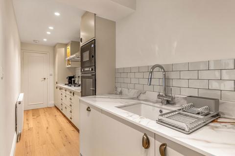 1 bedroom flat for sale, Earls Court Square, London SW5
