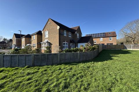 3 bedroom detached house for sale, Kelly Gardens, Swindon SN25